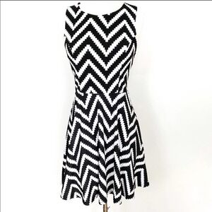 Ina Sleeveless Black and White Chevron Dress Sleeveless Fit & Flare Retr…